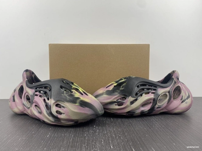 IG9562 Carbon Foam MX RNR Yeezy Adidas 0712